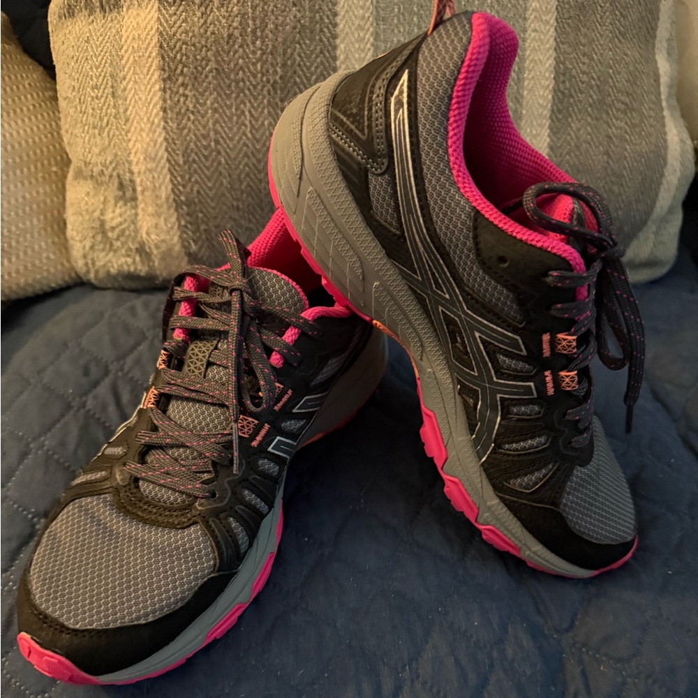ASICS gels Venture sz 6 1/2  Women's Athletic Shoes - Black and Pink